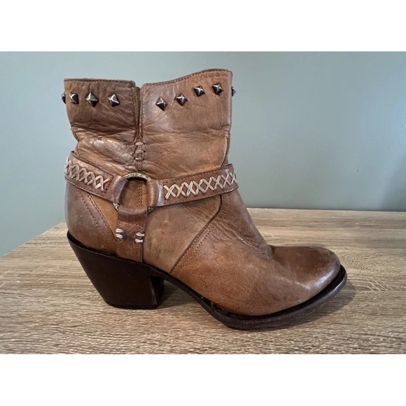 Lucchese M6048 Studded Harness Ankle Booties Tan Leather 7.5 B - Picture 3 of 9